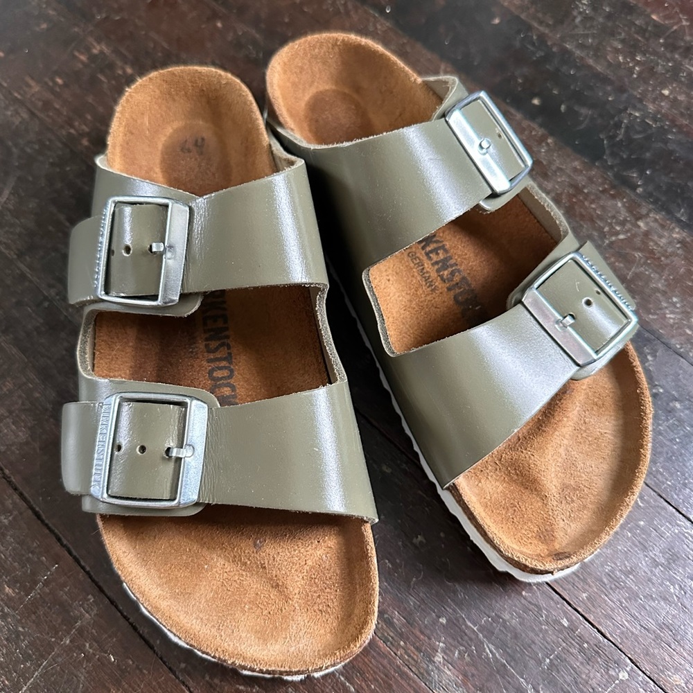 Birkenstock Arizona Birko-Flor Sage Patent Sandals - 37 - no longer sold!